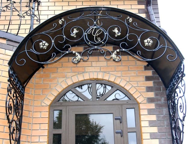 кованые и сварные козырьки Софрино
